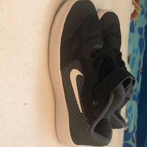 Nike used toddler 9c. Good condition .